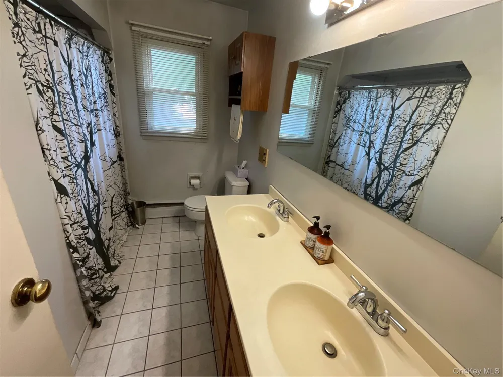 28 Pleasant Avenue Farmingdale, NY 11735