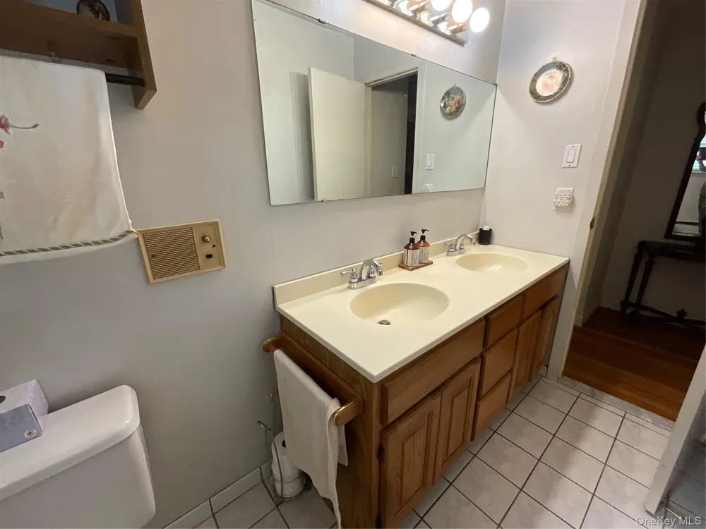 28 Pleasant Avenue Farmingdale, NY 11735