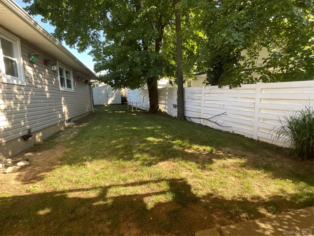 28 Pleasant Avenue Farmingdale, NY 11735
