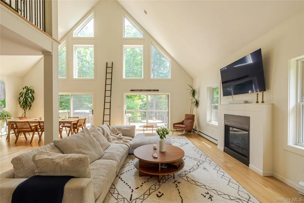 858 Roosa Gap Road Bloomingburg, NY 12721