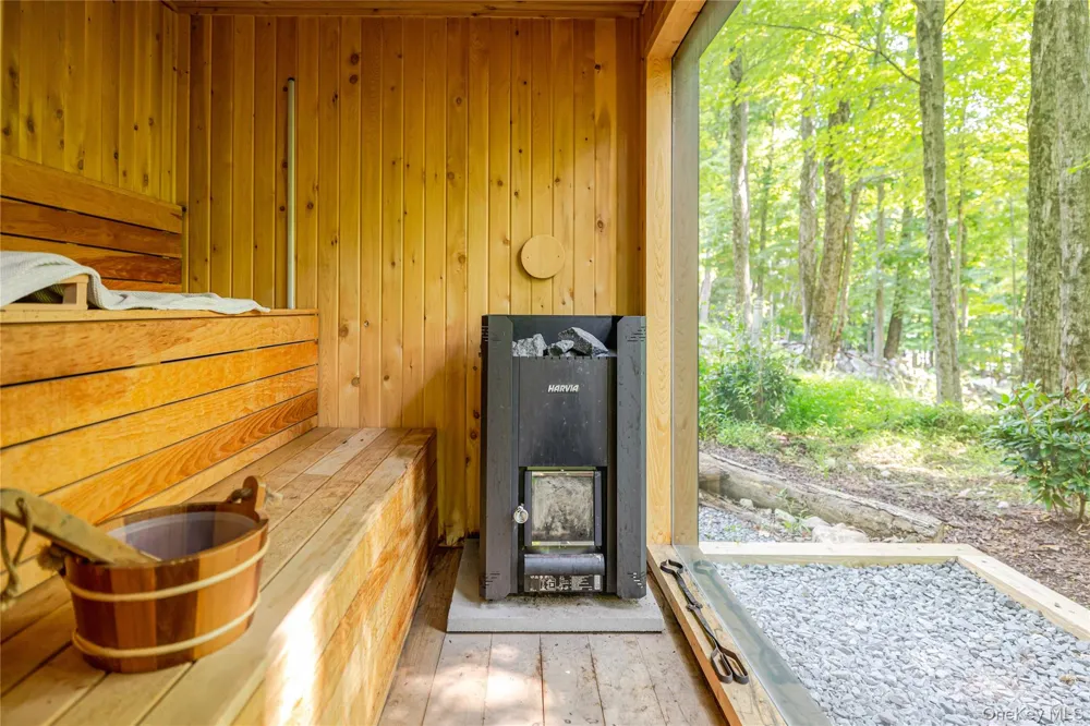 858 Roosa Gap Road Bloomingburg, NY 12721