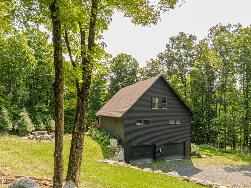 858 Roosa Gap Road Bloomingburg, NY 12721