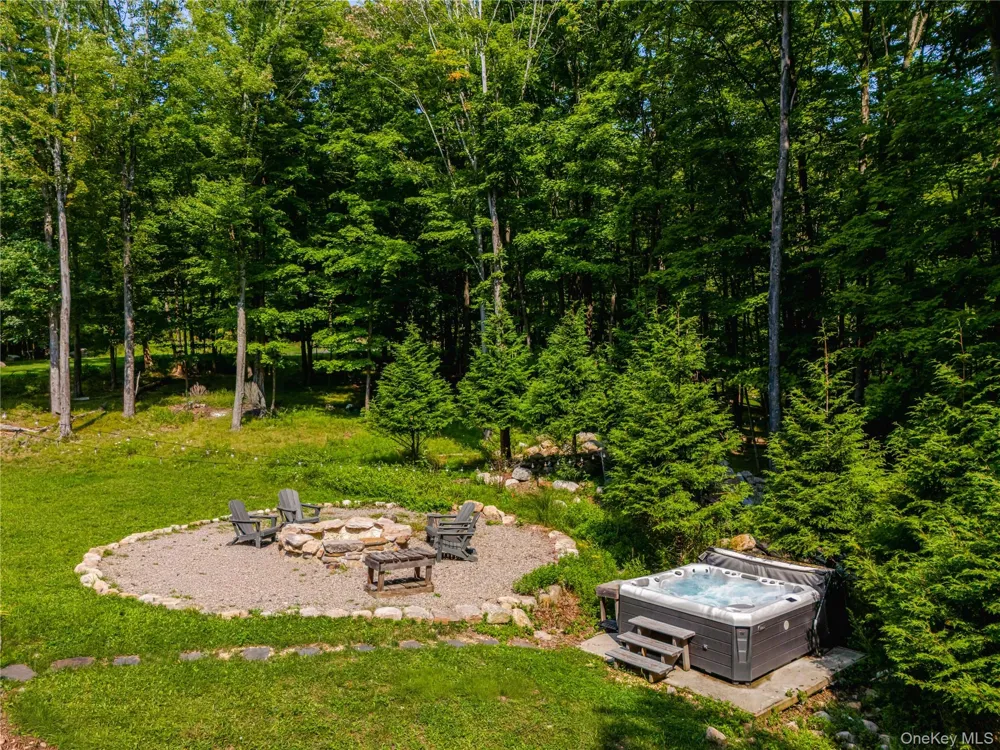 858 Roosa Gap Road Bloomingburg, NY 12721