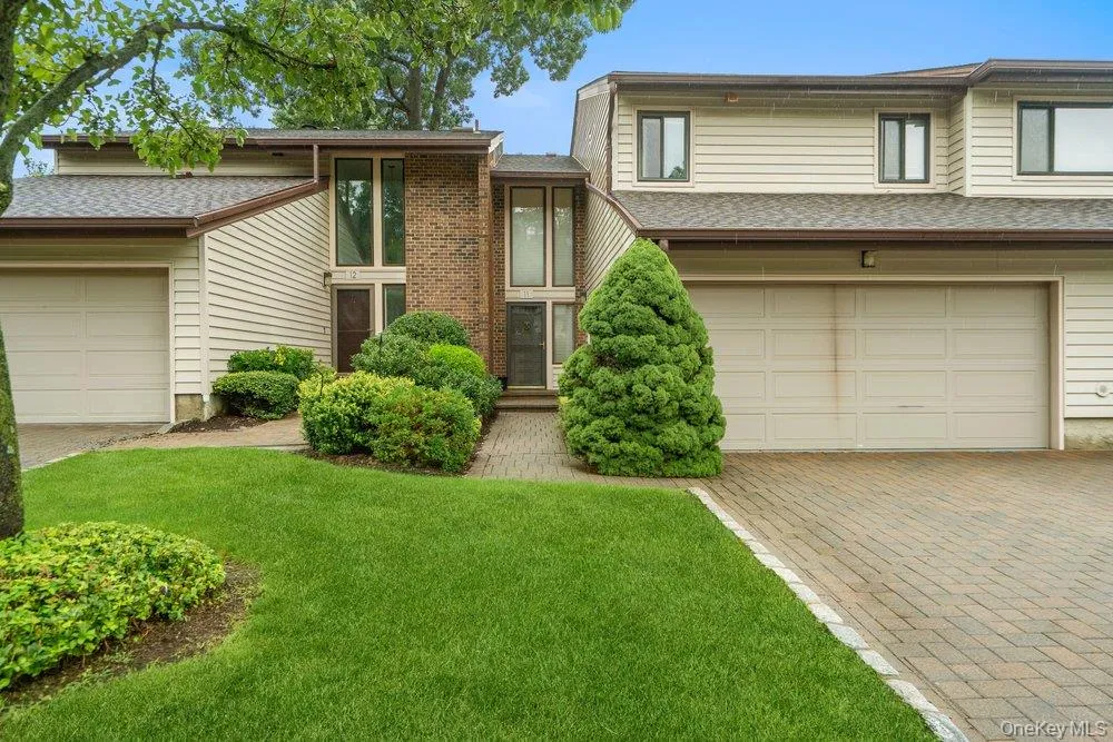 11 Maple Run Drive Jericho, NY 11753