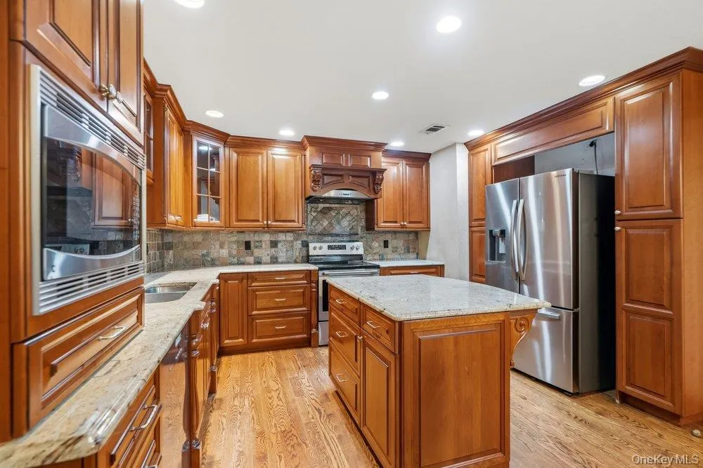 11 Maple Run Drive Jericho, NY 11753