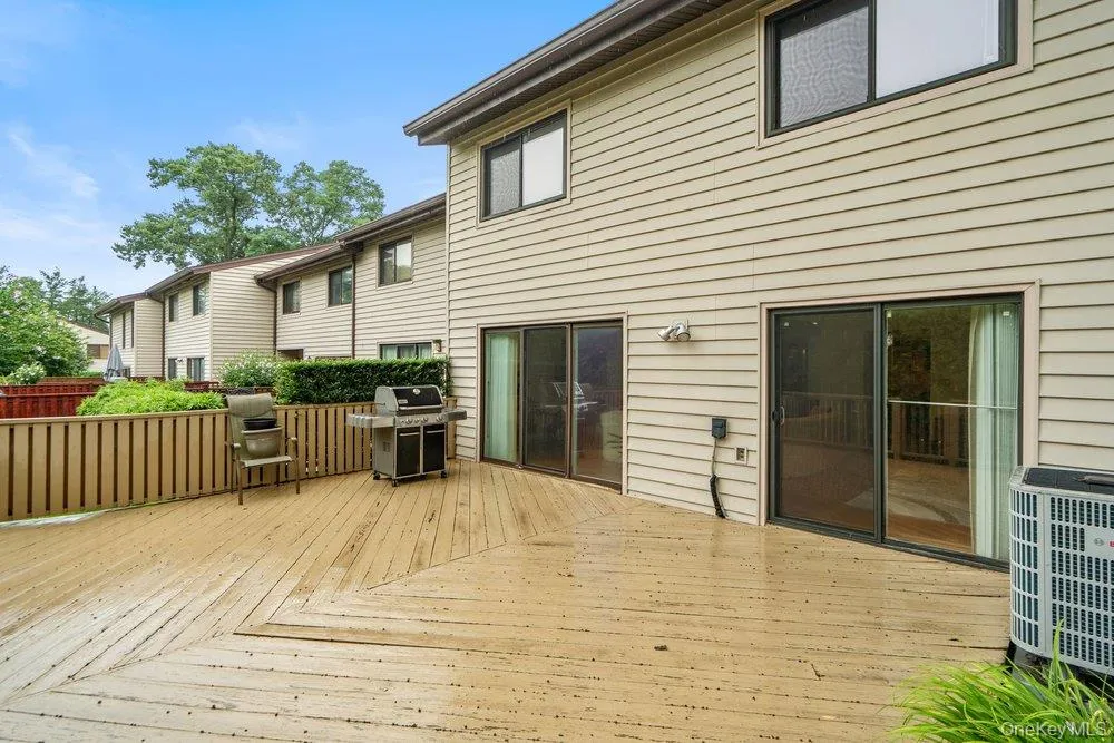 11 Maple Run Drive Jericho, NY 11753