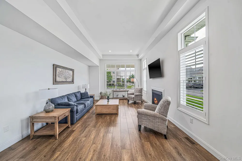 348 Alysweep Lane Yaphank, NY 11980