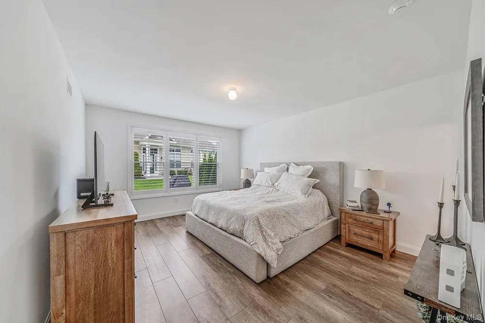 348 Alysweep Lane Yaphank, NY 11980