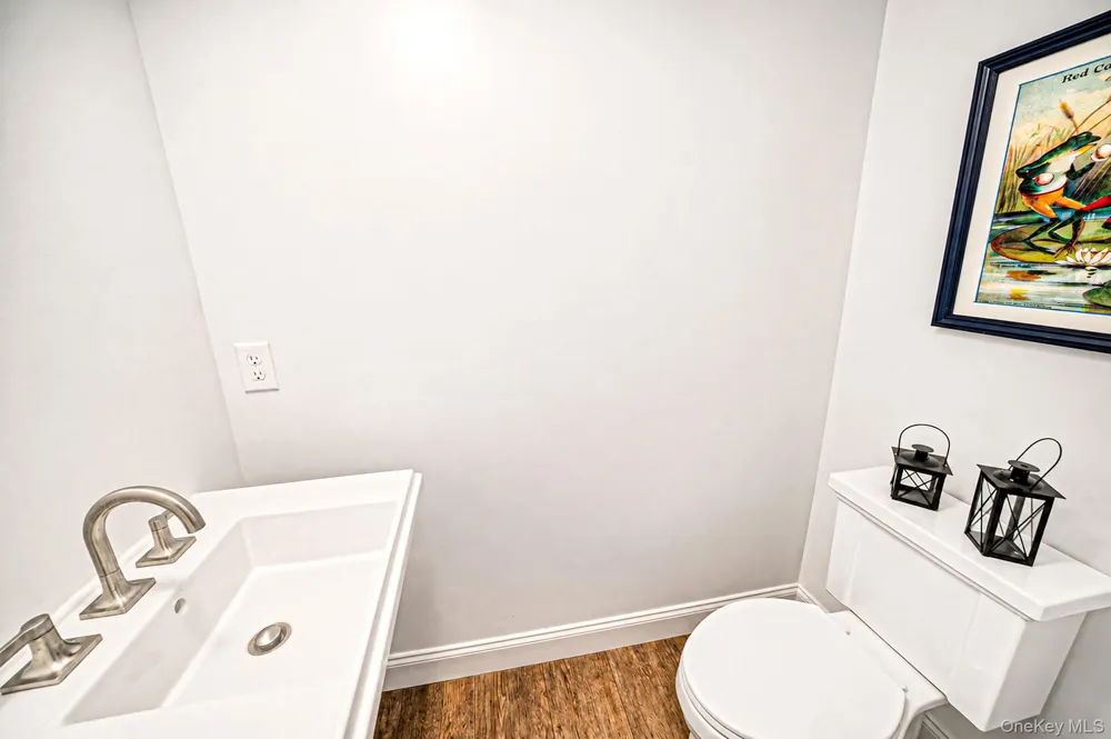 348 Alysweep Lane Yaphank, NY 11980
