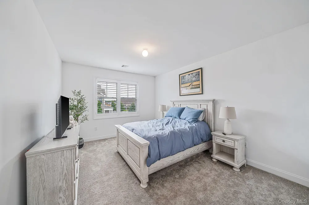 348 Alysweep Lane Yaphank, NY 11980