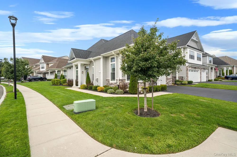 348 Alysweep Lane Yaphank, NY 11980