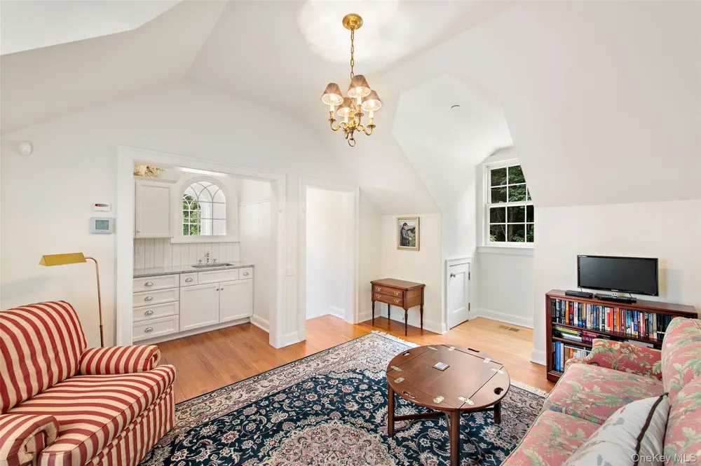 336 Cantitoe Street Bedford Hills, NY 10507