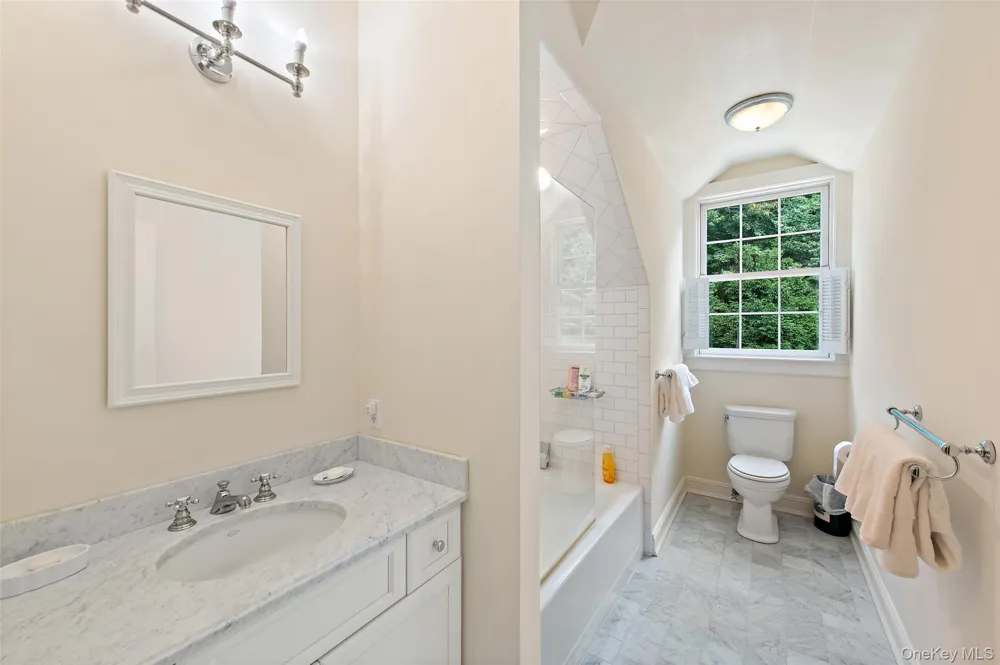 336 Cantitoe Street Bedford Hills, NY 10507