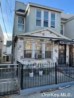 89-04 182nd Place #2nd fl Hollis, NY 11423