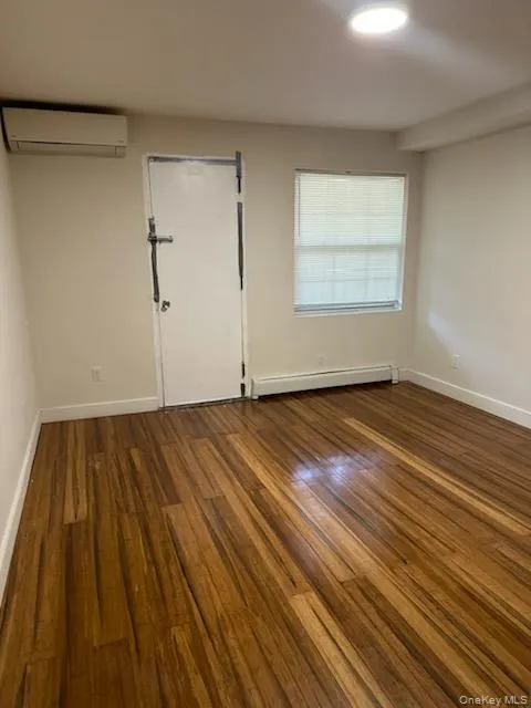 89-04 182nd Place #2nd fl Hollis, NY 11423