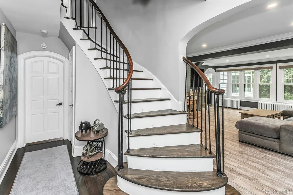 75 S Penataquit Avenue Bay Shore, NY 11706