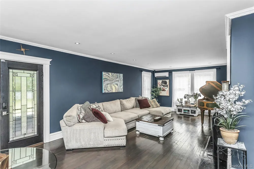 75 S Penataquit Avenue Bay Shore, NY 11706