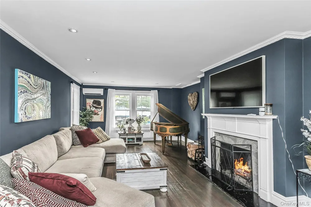 75 S Penataquit Avenue Bay Shore, NY 11706