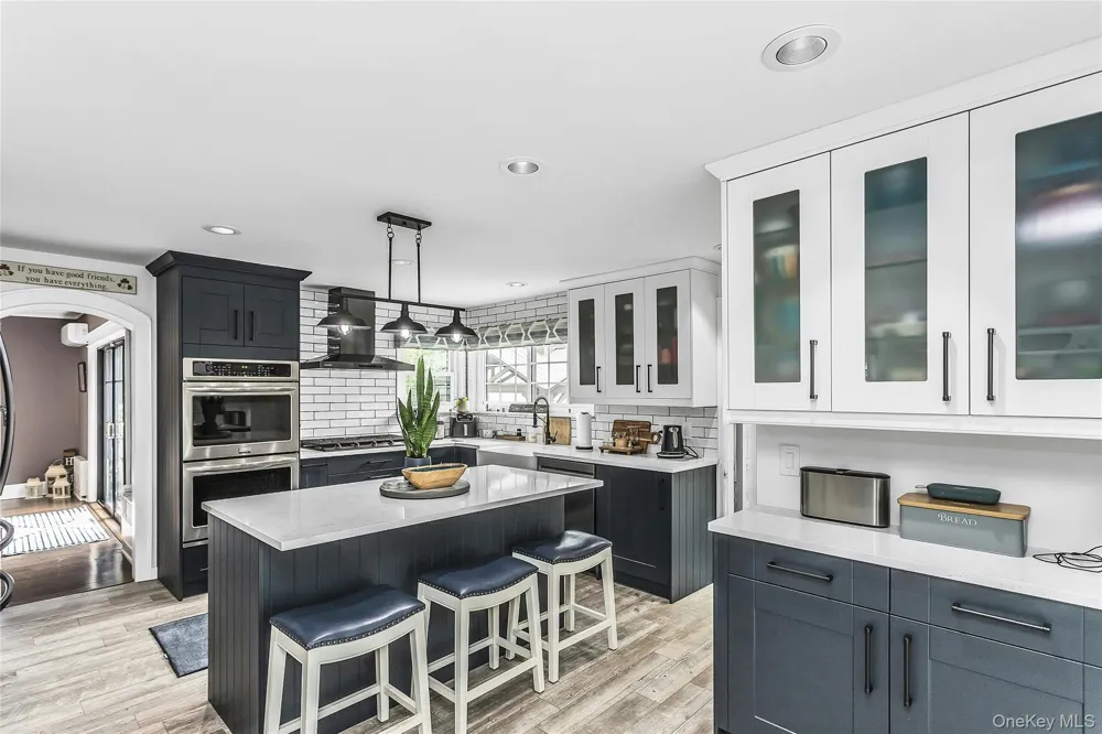 75 S Penataquit Avenue Bay Shore, NY 11706