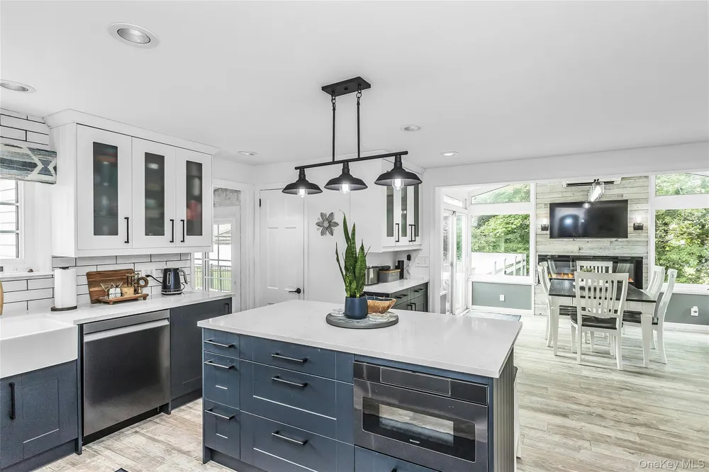 75 S Penataquit Avenue Bay Shore, NY 11706