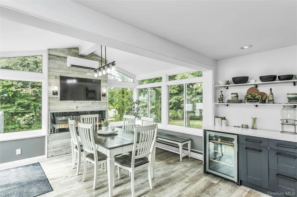 75 S Penataquit Avenue Bay Shore, NY 11706