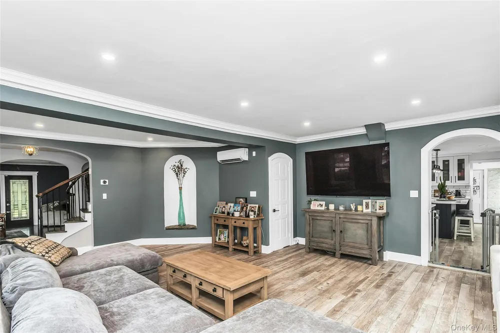 75 S Penataquit Avenue Bay Shore, NY 11706