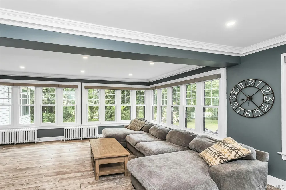 75 S Penataquit Avenue Bay Shore, NY 11706