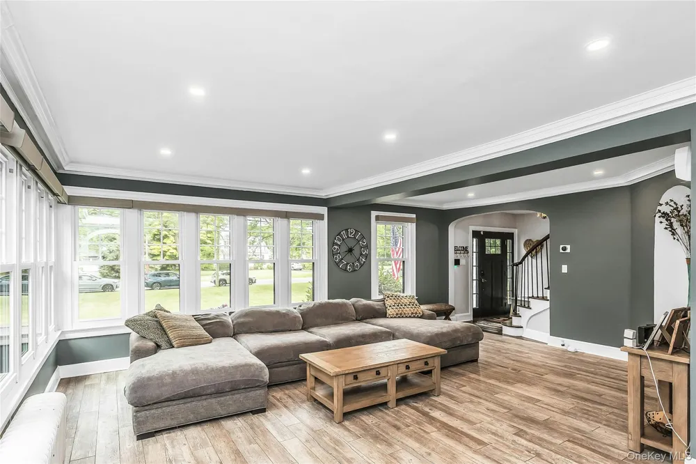 75 S Penataquit Avenue Bay Shore, NY 11706