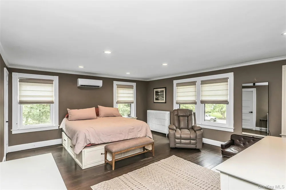 75 S Penataquit Avenue Bay Shore, NY 11706