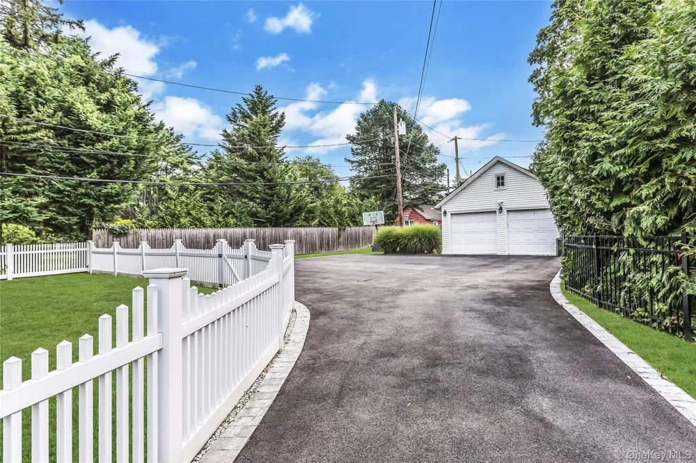 75 S Penataquit Avenue Bay Shore, NY 11706