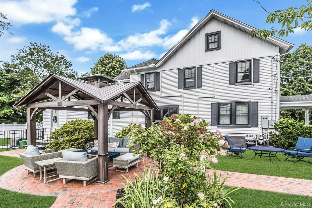 75 S Penataquit Avenue Bay Shore, NY 11706
