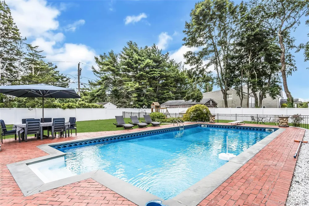75 S Penataquit Avenue Bay Shore, NY 11706