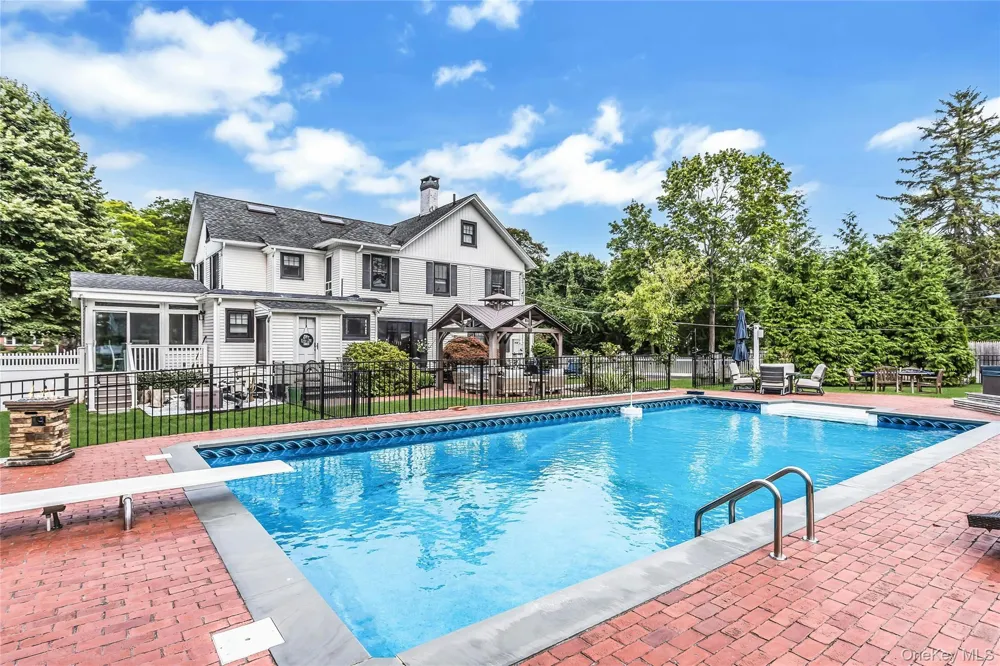 75 S Penataquit Avenue Bay Shore, NY 11706