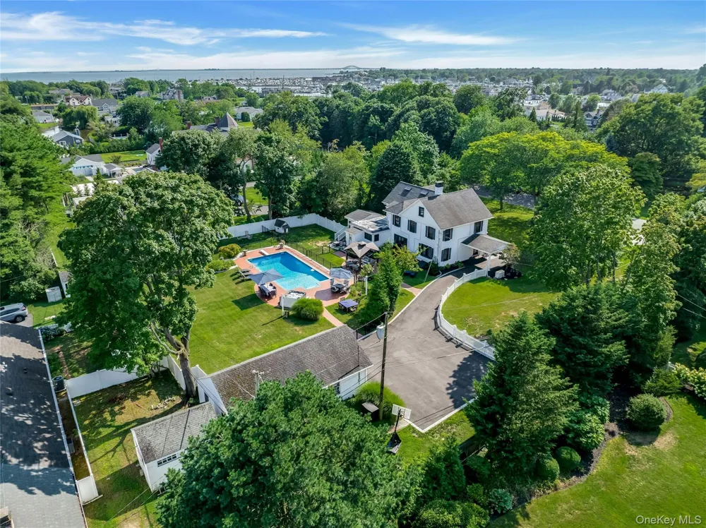75 S Penataquit Avenue Bay Shore, NY 11706