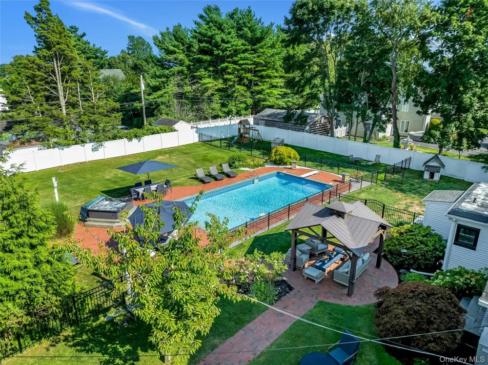 75 S Penataquit Avenue Bay Shore, NY 11706
