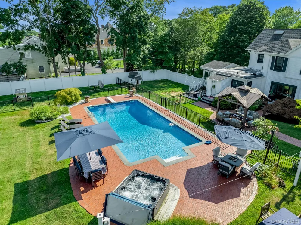 75 S Penataquit Avenue Bay Shore, NY 11706