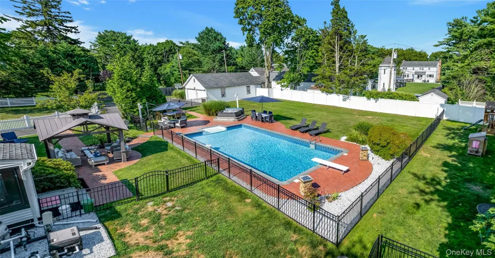 75 S Penataquit Avenue Bay Shore, NY 11706