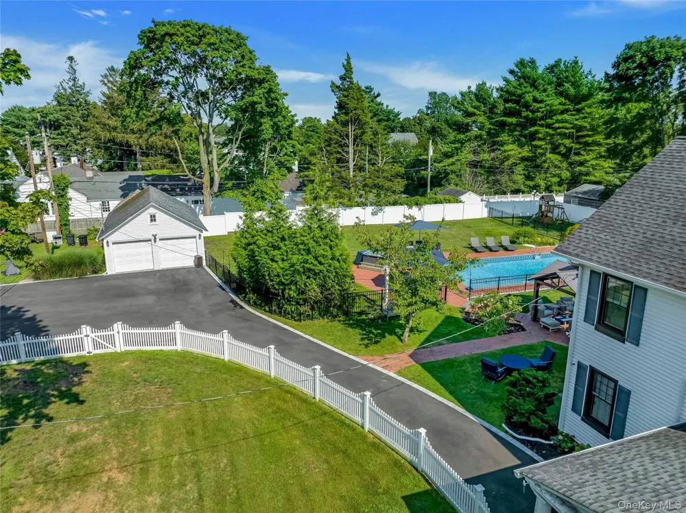 75 S Penataquit Avenue Bay Shore, NY 11706