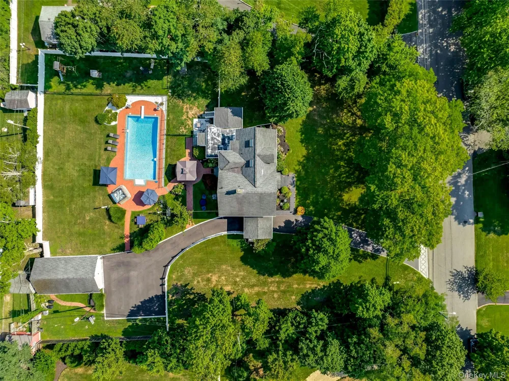 75 S Penataquit Avenue Bay Shore, NY 11706