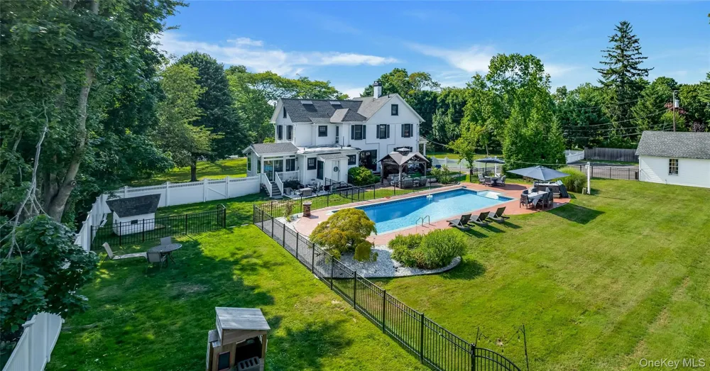 75 S Penataquit Avenue Bay Shore, NY 11706