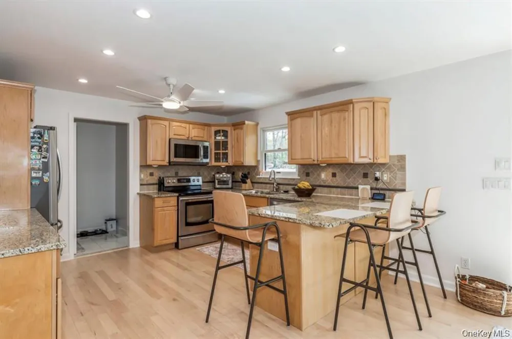 12 Midvale Avenue Port Jefferson Station, NY 11776