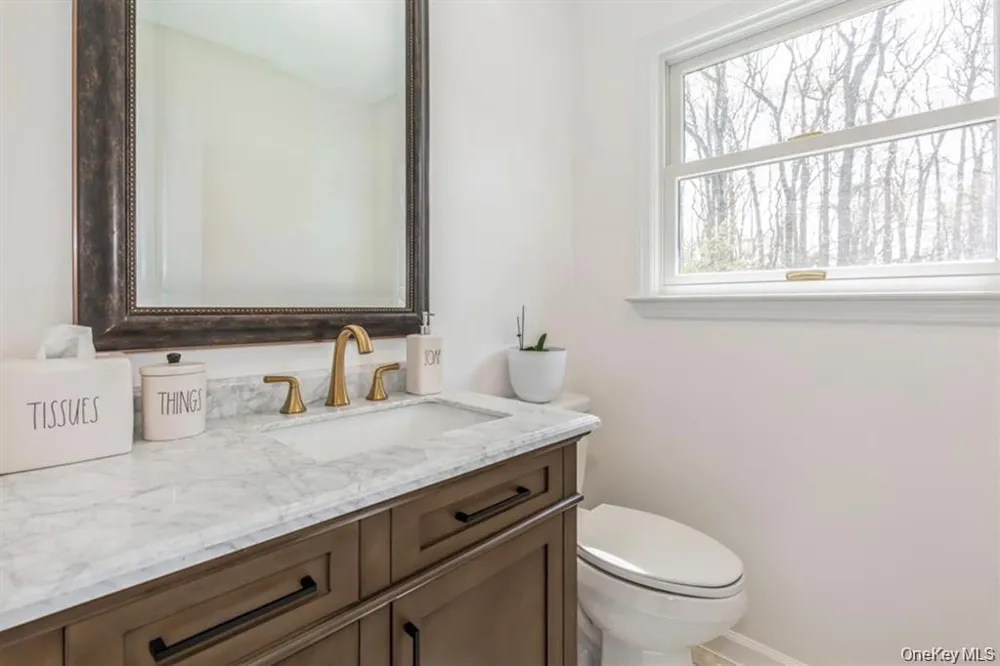 12 Midvale Avenue Port Jefferson Station, NY 11776