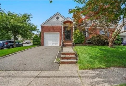 74 STARMOND AVE