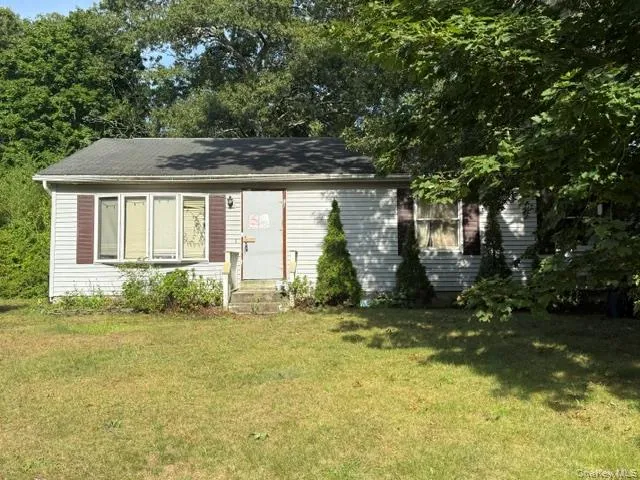 23 Lafayette Avenue Mastic, NY 11950