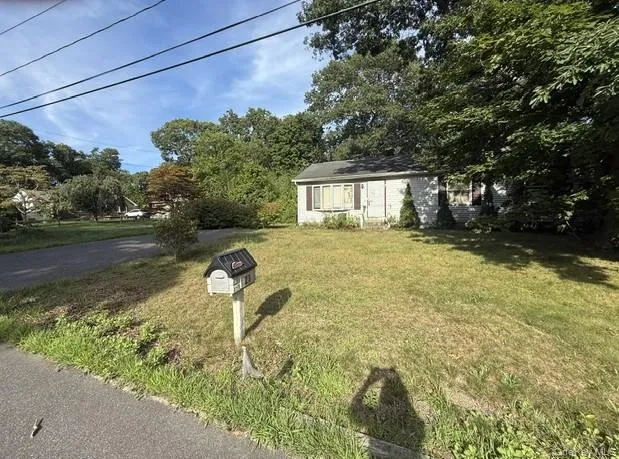 23 Lafayette Avenue Mastic, NY 11950