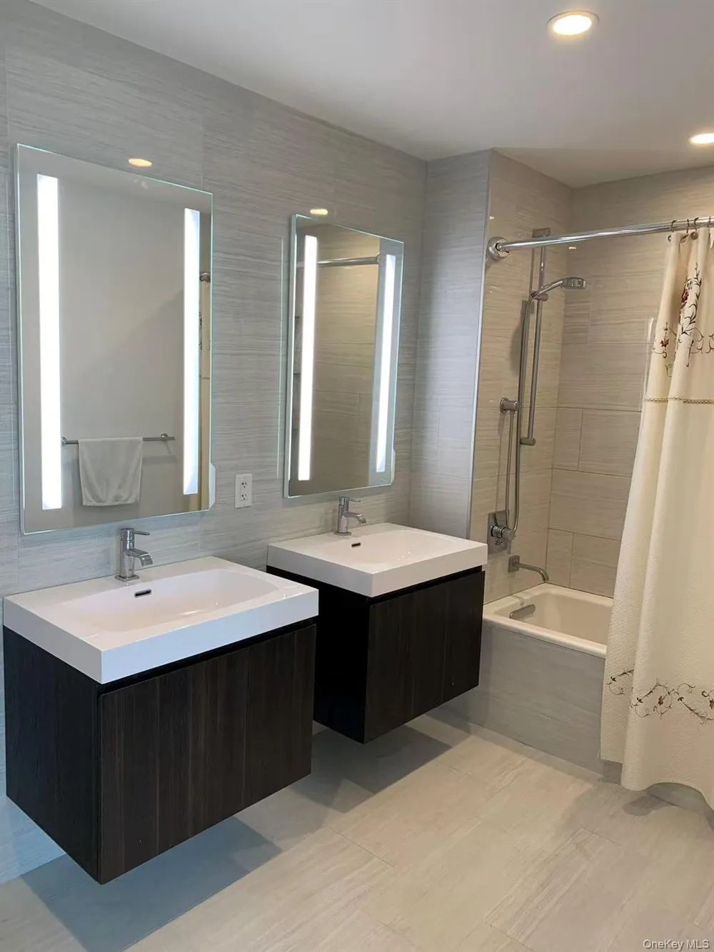 131-03 40th Road #12N Flushing, NY 11354