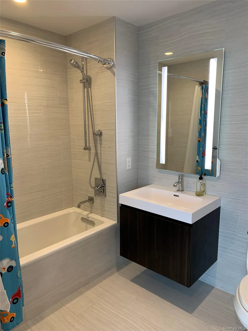 131-03 40th Road #12N Flushing, NY 11354