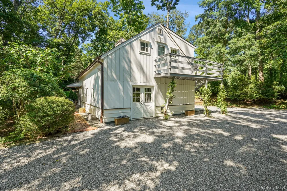 29 Upper Hook Road Katonah, NY 10536