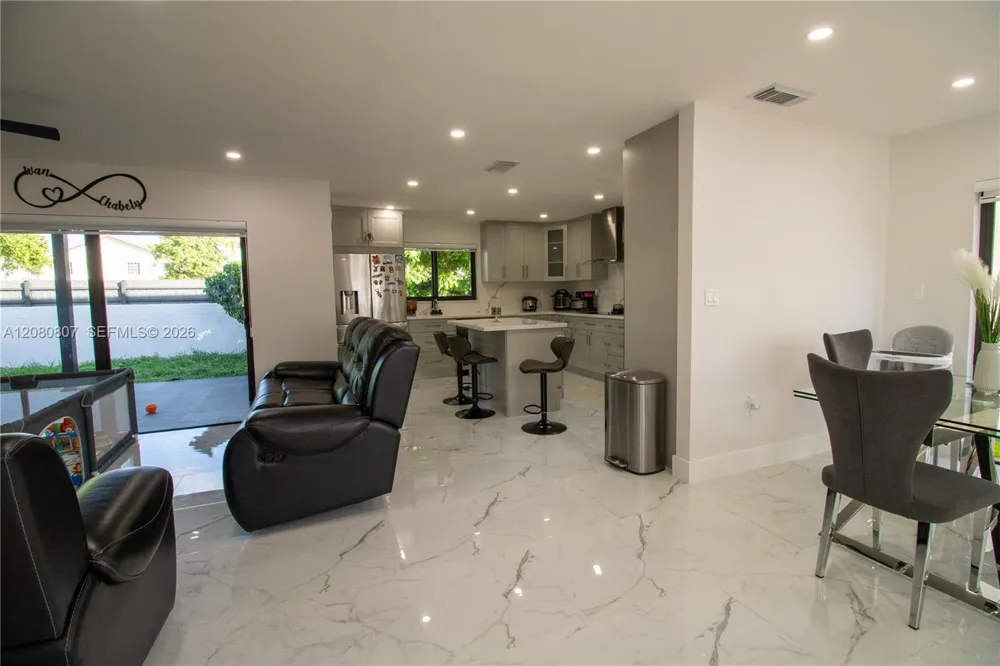6332 SW 151st Pl Miami, FL 33193