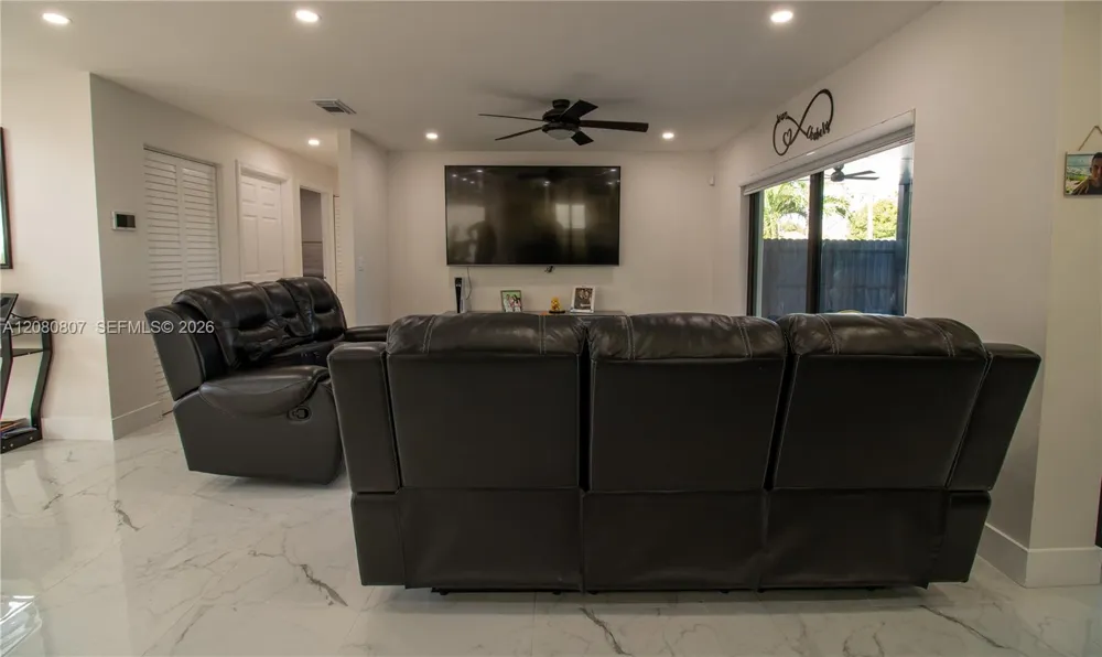 6332 SW 151st Pl Miami, FL 33193